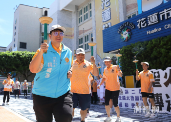 全國太魯閣族運動會聖火抵達花蓮市　魏嘉彥市長代表接受