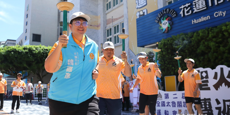 全國太魯閣族運動會聖火抵達花蓮市 魏嘉彥市長代表接受