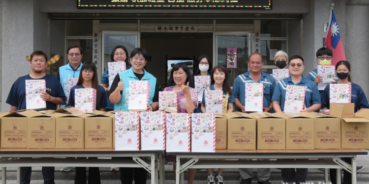 松成號贈中秋禮盒慰勞清潔隊　魏嘉彥感謝企業善舉