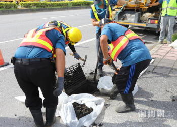 因應颱風來襲　花蓮市公所防汛整備　執行預防性清溝