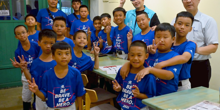 魏嘉彥請中正國小棒球隊吃牛排　勉勵小將為花蓮爭光