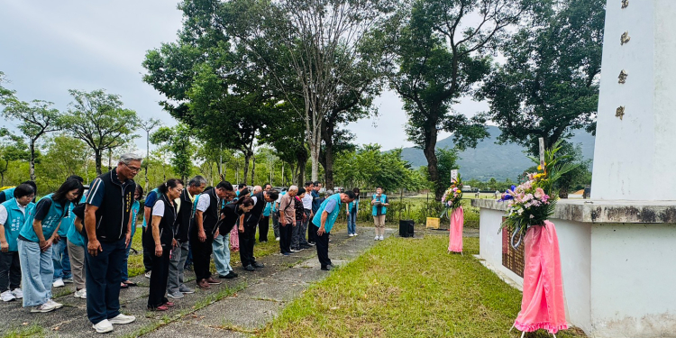 追思張箭、鄧玉瑛與義人鍾瑞龍  林建平獻花致意