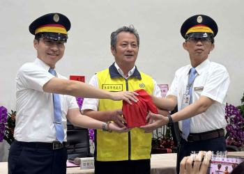 台鐵花蓮站新卸任站長交接典禮 鄭成忠接任站長