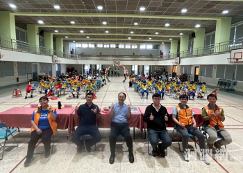 中華國小新生始業式 乖乖進門、快樂童年