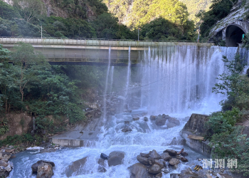 燕子口堰塞湖溢流出靳珩隧道後回流立霧溪　花蓮分署評估：風險趨緩
