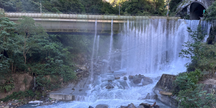 燕子口堰塞湖溢流出靳珩隧道後回流立霧溪　花蓮分署評估：風險趨緩