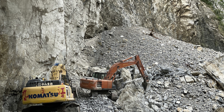 花蓮分署持續監測燕子口堰塞湖水位 民眾勿進入高風險區域