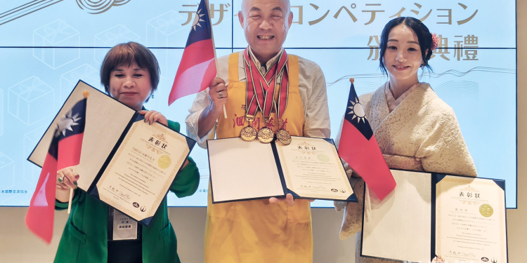 花蓮「文旦復興、鳳梨灣、洄瀾薯道」在日本東京國際伴手禮競賽榮獲三面金牌獎