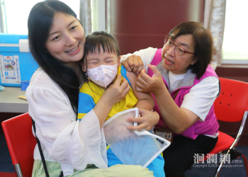 流感、新冠疫苗齊接種，守護家人保健康