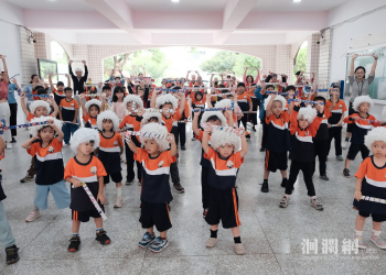 跨世代共舞,明恥國小師生與在地長者響應111拐杖節