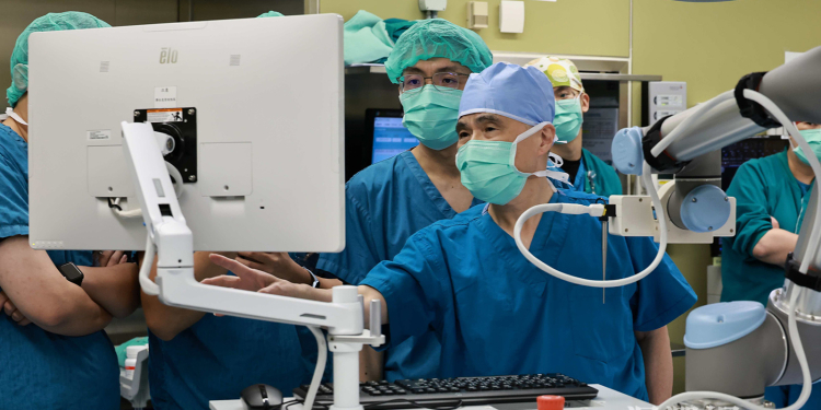 門諾醫院首用機械手臂 精準微創抽吸深部血塊 成功救治腦出血患者