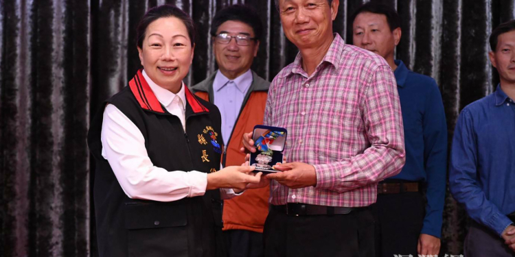 花蓮縣觀光志工大使表揚 頒獎感謝志工付出