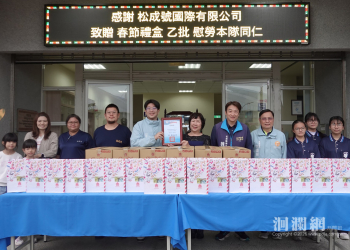 感謝清潔隊辛勞 松成號捐贈巧克力捲餅挺基層