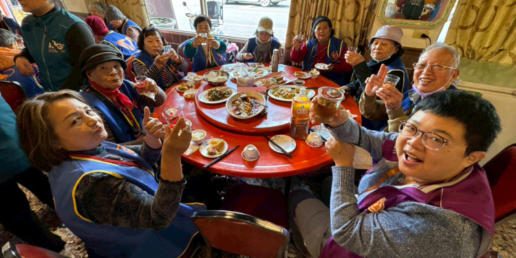 送暖偏鄉獨居弱勢長輩 老家協會舉辦南區圍爐