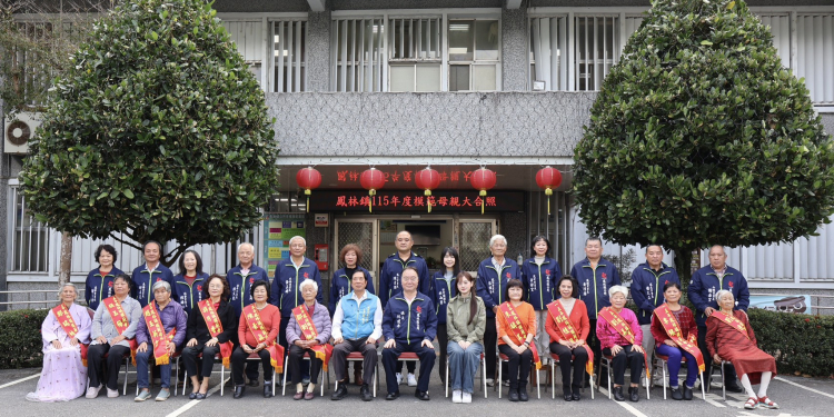鳳林模範母親選出 齊聚公所合影